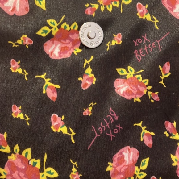 NWT!! Lovely Betsy Johnson Nylon Crossbody Bag 💐 - Picture 7 of 9